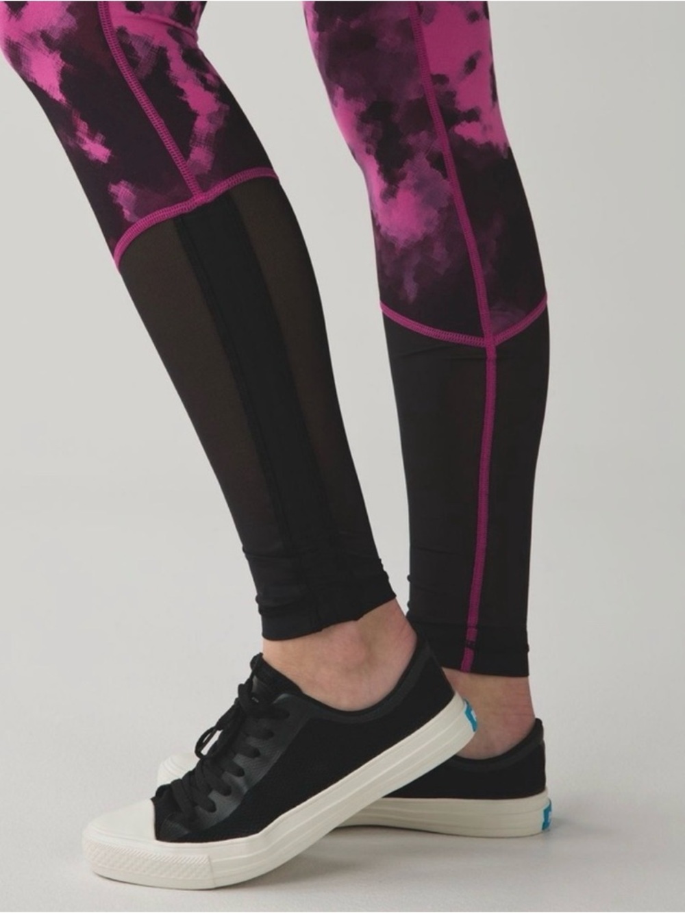 Lululemon Sweaty Endeavor✨Blooming Pixie✨Raspberry/Black Leggings Sz 4 MSRP $128 - Picture 2 of 10